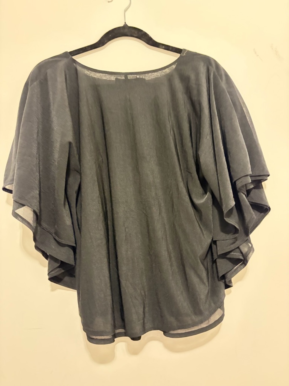 Jennifer Lopez size M women Black Sheer V-Neck Flutter Blouse - Picture 5 of 7